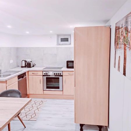 Charmantes Schickes Apartment Neuenstadt am Kocher Bagian luar foto