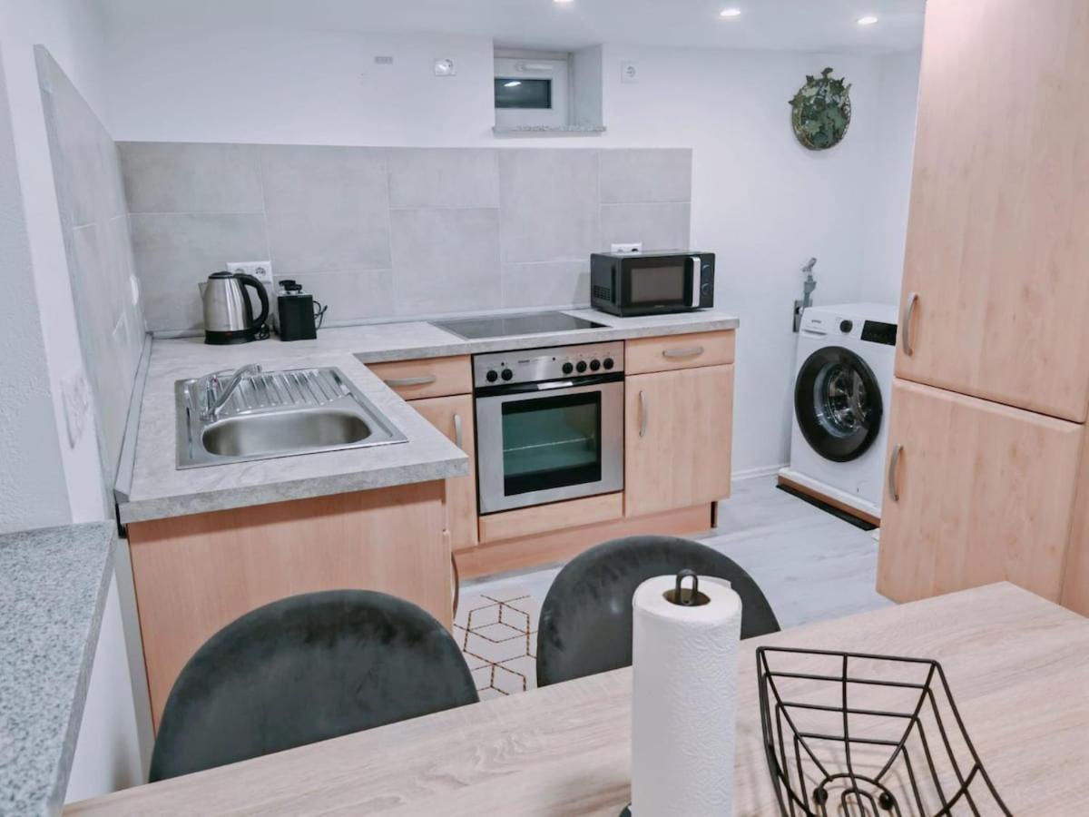 Charmantes Schickes Apartment Neuenstadt am Kocher Bagian luar foto