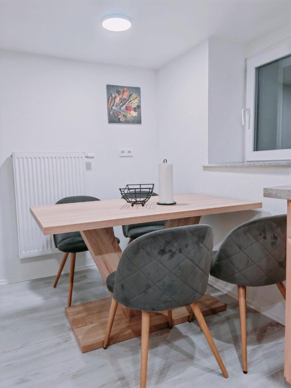 Charmantes Schickes Apartment Neuenstadt am Kocher Bagian luar foto